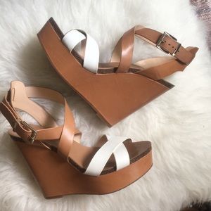 Vince Camuto wedges - like new!